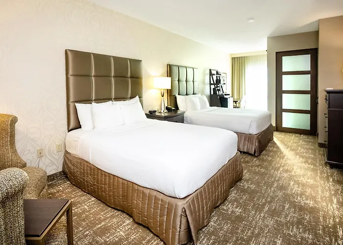 Crowne Plaza Charleston By Ihg 4*