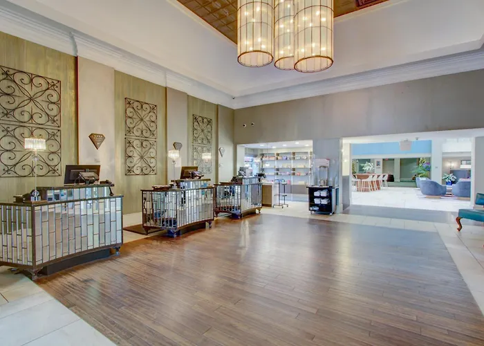 Crowne Plaza Charleston By Ihg 4*
