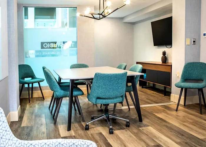 Crowne Plaza Charleston By Ihg 4*