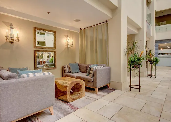 Crowne Plaza Charleston By Ihg Hotel
