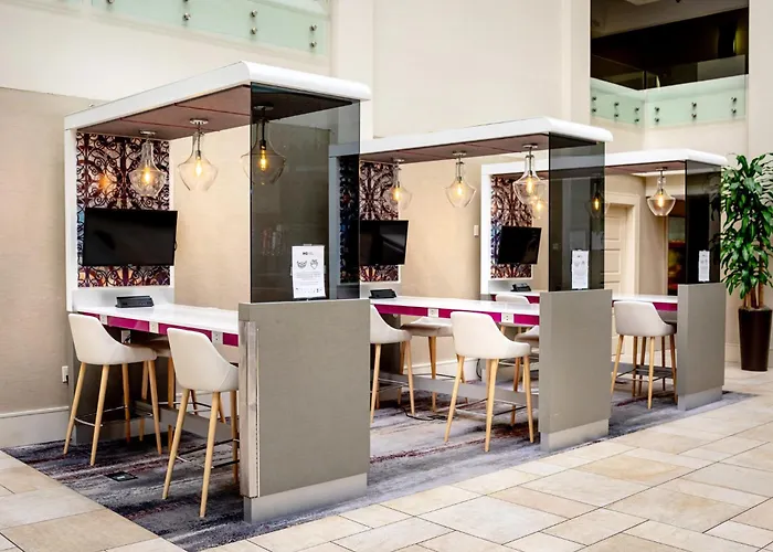 Crowne Plaza Charleston By Ihg 4*