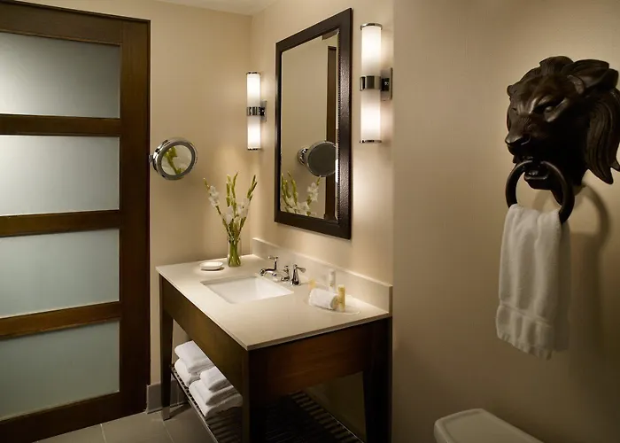 Crowne Plaza Charleston By Ihg Hotel 4*